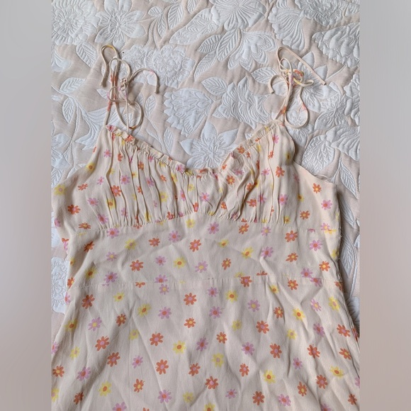 Elodie Dainty Flower Power Dress - Picture 2 of 8